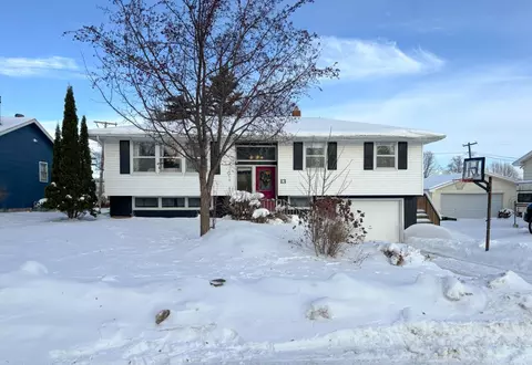 13 N Court St, Morris, MN 56267