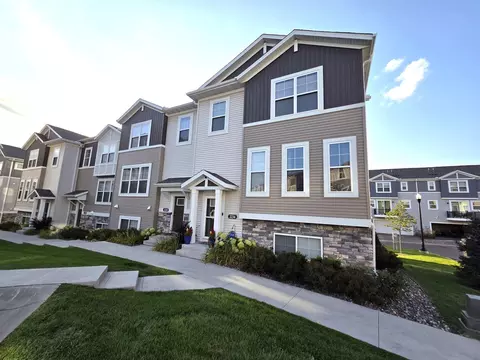 2234 Gateway Curv, North Saint Paul, MN 55109