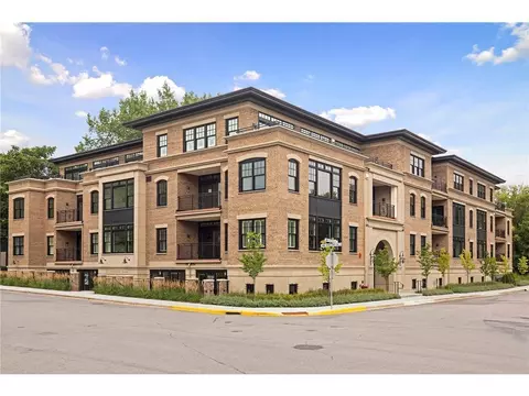 240 Minnetonka Ave S #304, Wayzata, MN 55391