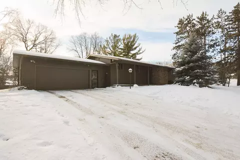 1410 Folwell Dr SW, Rochester, MN 55902