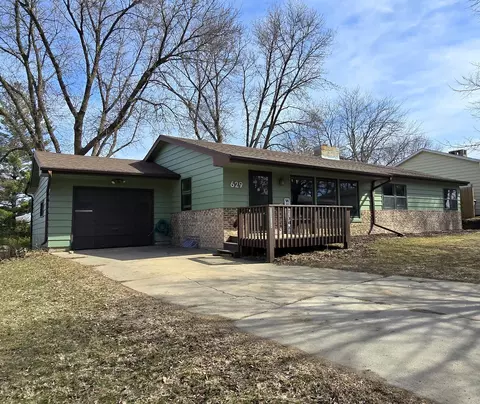 629 Olson Ave, Windom, MN 56101