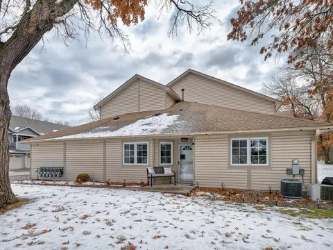 810 98th Ave NW #106NW, Coon Rapids, MN 55433
