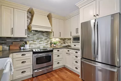 Kitchen - 499 Wheeler Dr, Excelsior, MN 55331 photo 3 of 6