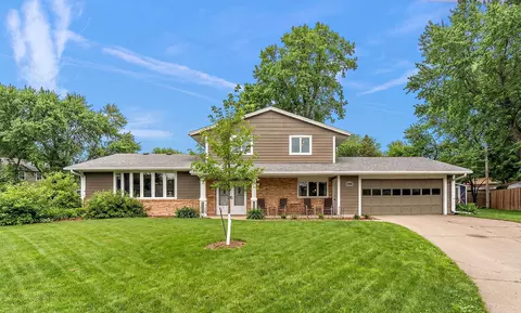 953 Lydia Ave W, Roseville, MN 55113