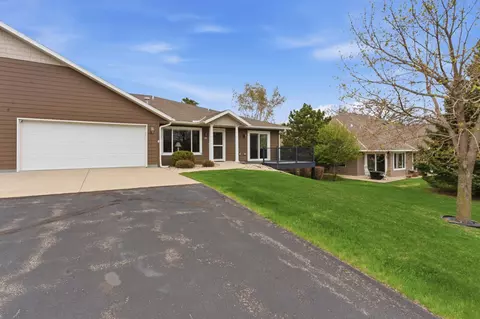 125 Meadow Ln, New London, MN 56273