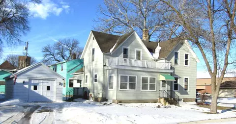 712 7th St, Dawson, MN 56232
