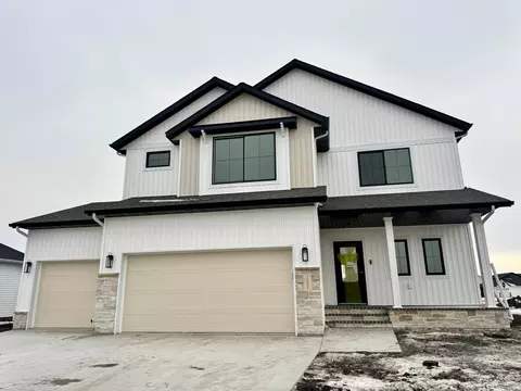 1097 Hickory Ln, West Fargo, ND 58078
