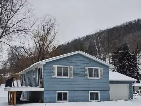 211 Edgeview Dr, Rollingstone, MN 55969 photo 2
