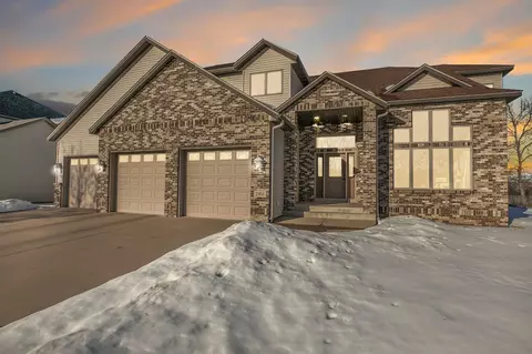 2161 Mill Pond Dr, Saint Cloud, MN 56303