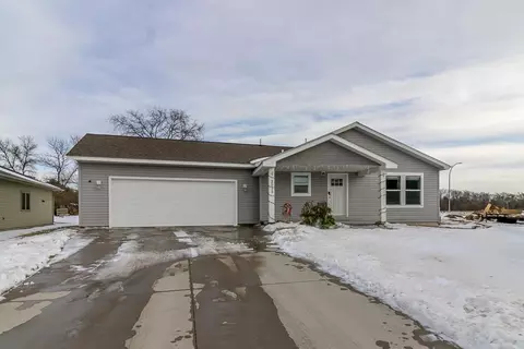 2015 Essler Dr, Saint Peter, MN 56082