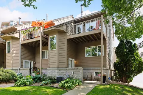 2824 Kenwood Isles Dr, Minneapolis, MN 55408