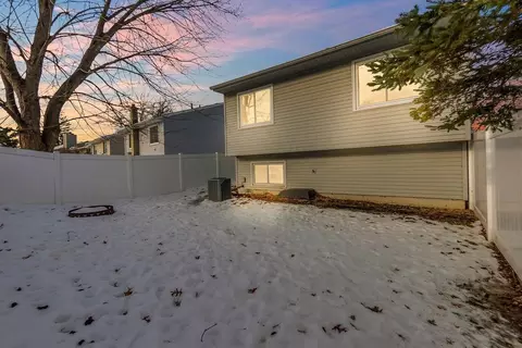 7843 Rimbley Rd, Woodbury, MN 55125