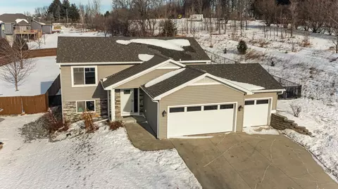 5077 Ridgeview Dr NW, Rochester, MN 55901