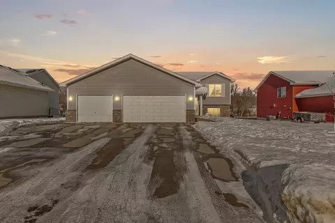 822 Heritage Dr SW, Lonsdale, MN 55046