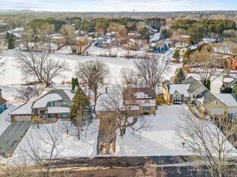 5815 Turtle Lake Rd, Shoreview, MN 55126