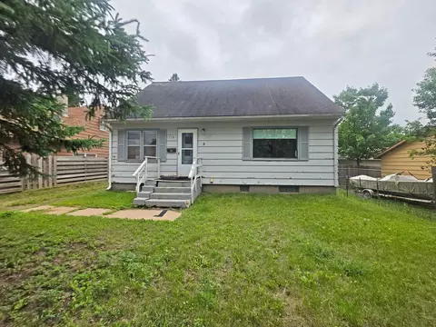 716 E 37th St, Hibbing, MN 55746
