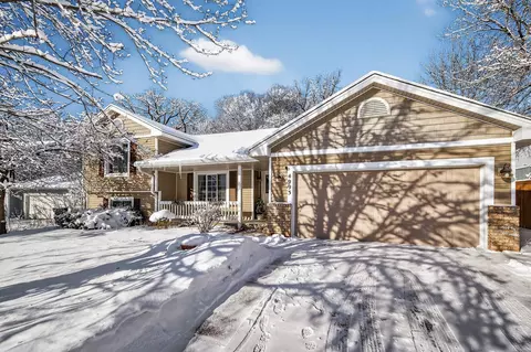 4993 Credit River Dr, Savage, MN 55378