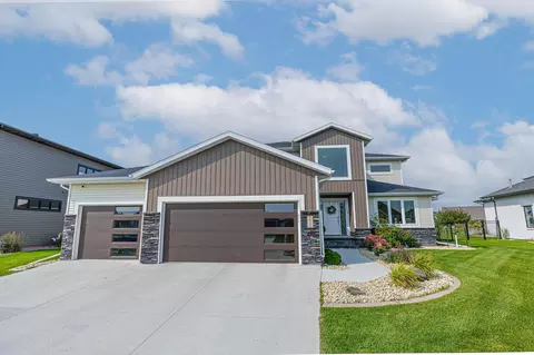 2432 Mcleod Dr E, West Fargo, ND 58078