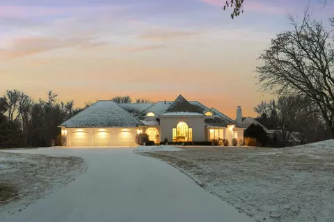 2255 French Creek Cir, Wayzata, MN 55391