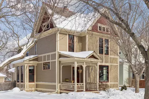 910 W 4th St, Red Wing, MN 55066