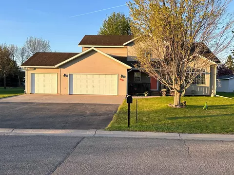 420 7th St NE, Perham, MN 56573