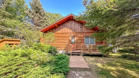 405 Cliff House Rd, Lutsen, MN 55612