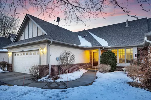 8336 Suffolk Dr, Chanhassen, MN 55317