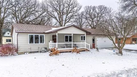 609 E 8th St, Winthrop, MN 55396