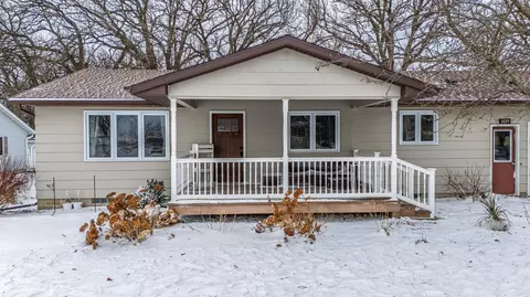 Exterior - 609 E 8th St, Winthrop, MN 55396 photo 2 of 3