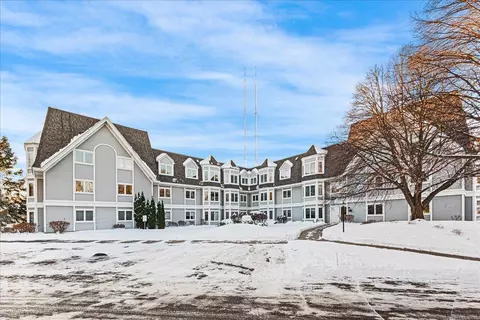 4035 Victoria St N #110, Shoreview, MN 55126
