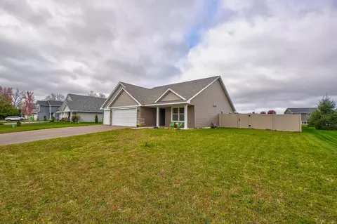 1343 Creekwood Dr, New Richmond, WI 54017
