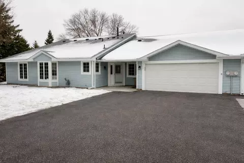 1273 Hilo Ave N, Oakdale, MN 55128