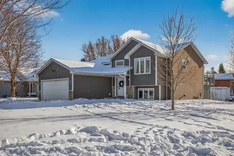 7697 Homestead Ct S, Cottage Grove, MN 55016