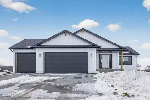 915 7th Ave, Wanamingo, MN 55983