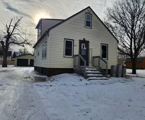820 6th St SW, Pipestone, MN 56164