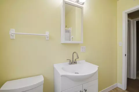 Bath - 1918 7th Ave NE, Austin, MN 55912 photo 2 of 3