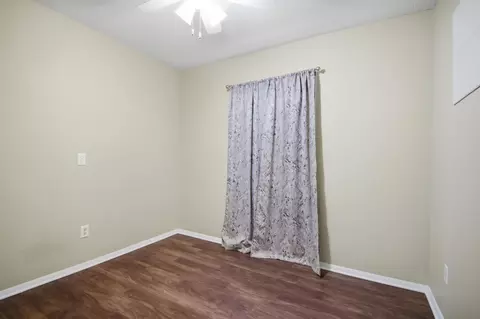 Bedroom - 1918 7th Ave NE, Austin, MN 55912 photo 4 of 9