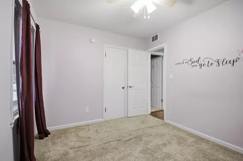 Bedroom - 1918 7th Ave NE, Austin, MN 55912 photo 6 of 9