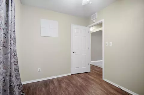 Bedroom - 1918 7th Ave NE, Austin, MN 55912 photo 5 of 9
