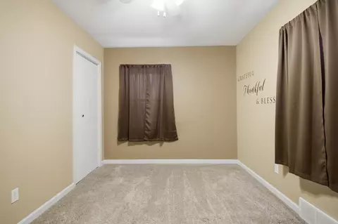 Bedroom - 1918 7th Ave NE, Austin, MN 55912 photo 2 of 9
