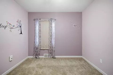 Bedroom - 1918 7th Ave NE, Austin, MN 55912 photo 8 of 9