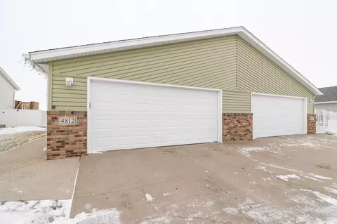 4812 51st Ave S, Fargo, ND 58104