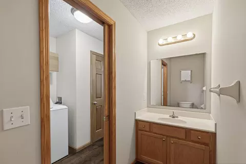 Bath - 1780 Talon Trl, Eagan, MN 55122 photo 1 of 5