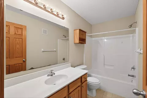 Bath - 1780 Talon Trl, Eagan, MN 55122 photo 4 of 5
