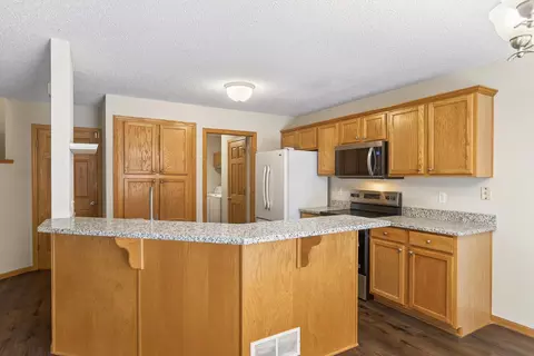 Kitchen - 1780 Talon Trl, Eagan, MN 55122 photo 2 of 4