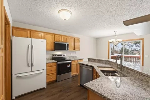 Kitchen - 1780 Talon Trl, Eagan, MN 55122 photo 3 of 4