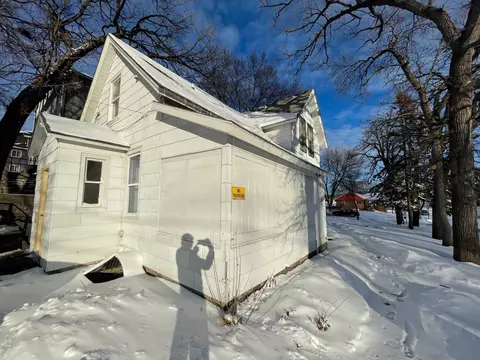 Exterior - 1027 6th Ave S, Saint Cloud, MN 56301 photo 5 of 8