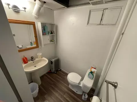Bath - 1027 6th Ave S, Saint Cloud, MN 56301 photo 3 of 4