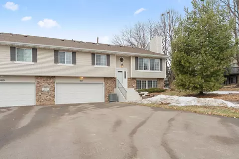 1216 Hilo Ave N, Oakdale, MN 55128