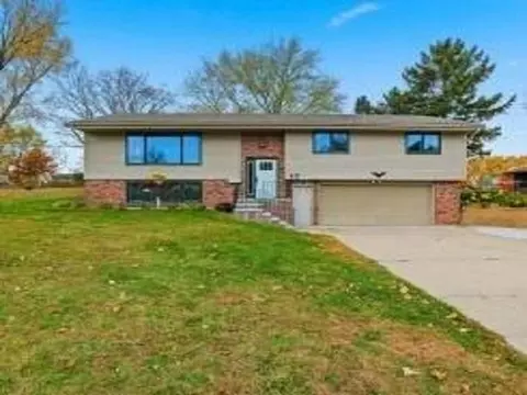 417 S Park Ln, Le Sueur, MN 56058